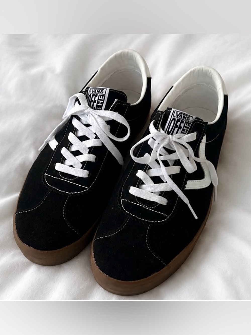 Vans Old Skool Men Black & White Low-Top Sneakers with Gum Sole